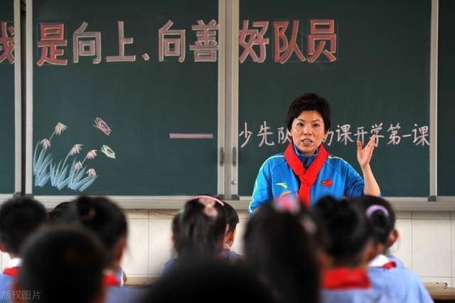 考虑到利物浦在上一场欧罗巴联赛中不敌图卢兹，但在本场比赛中仍以两分的优势领跑E组。